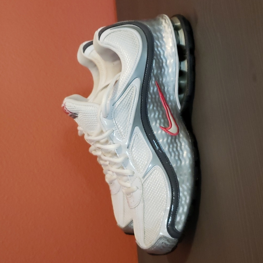 Nike Reax Run 5. Womens.